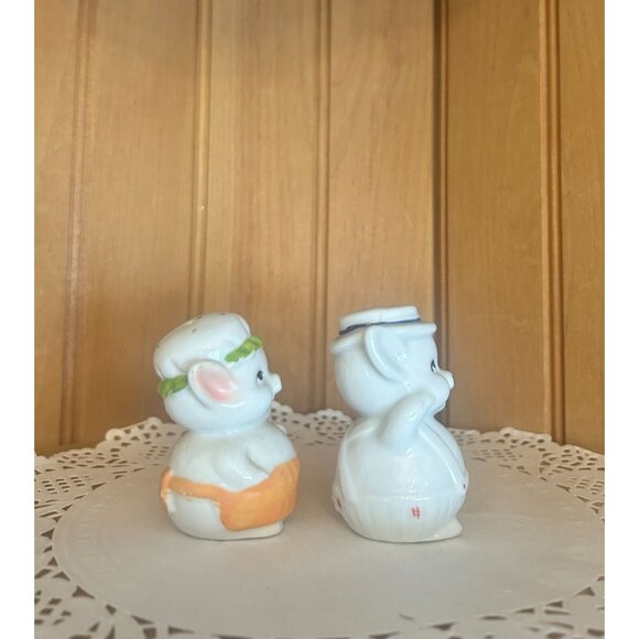Vintage Anthropomorphic Pig Salt Pepper Shakers Set White Ceramic Top Hat Apron - Picture 3 of 6